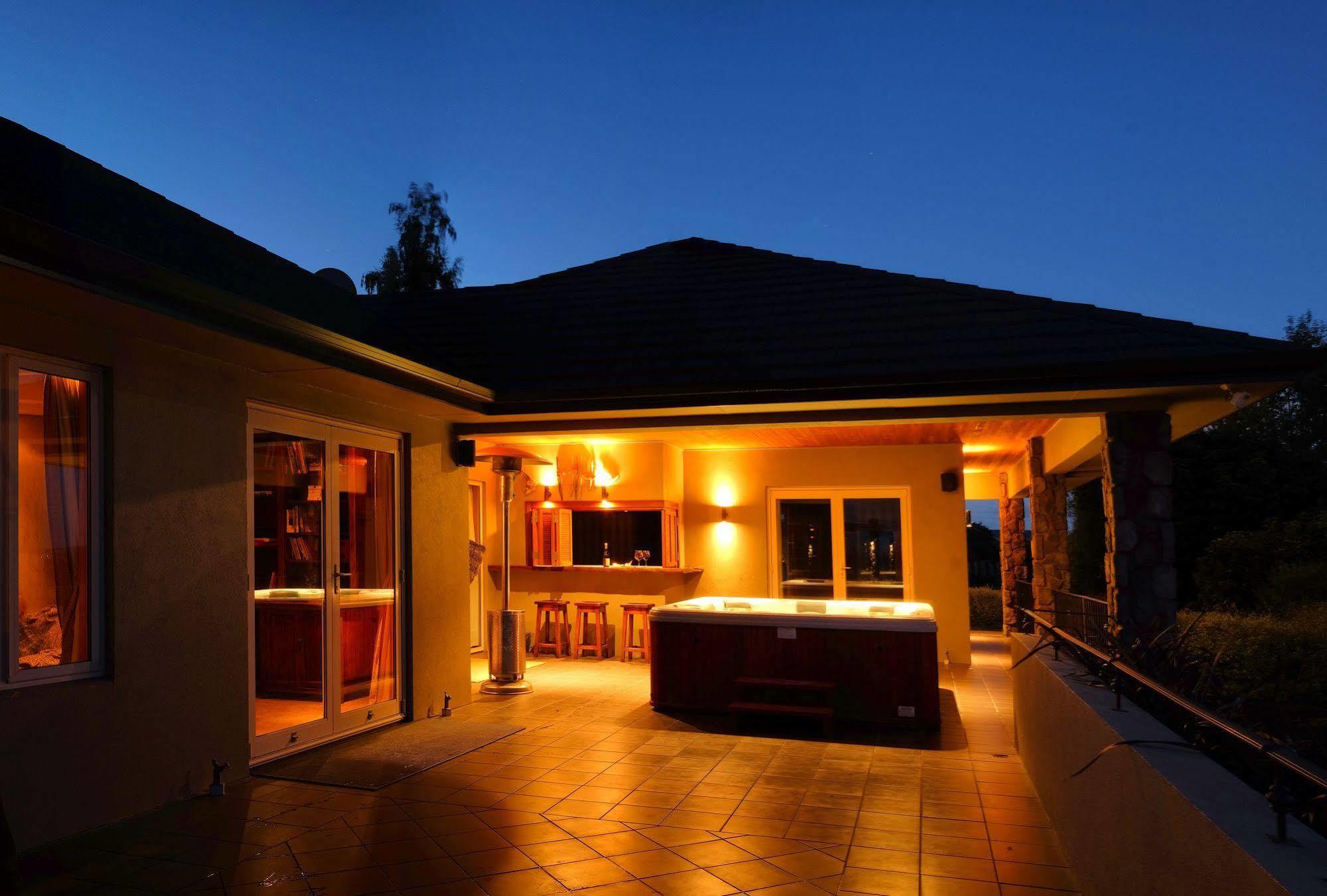 Tauhara Sunrise Lodge Taupo Kültér fotó